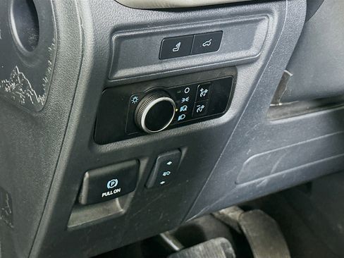 Used 2024 Ford Expedition Max XLT image 17