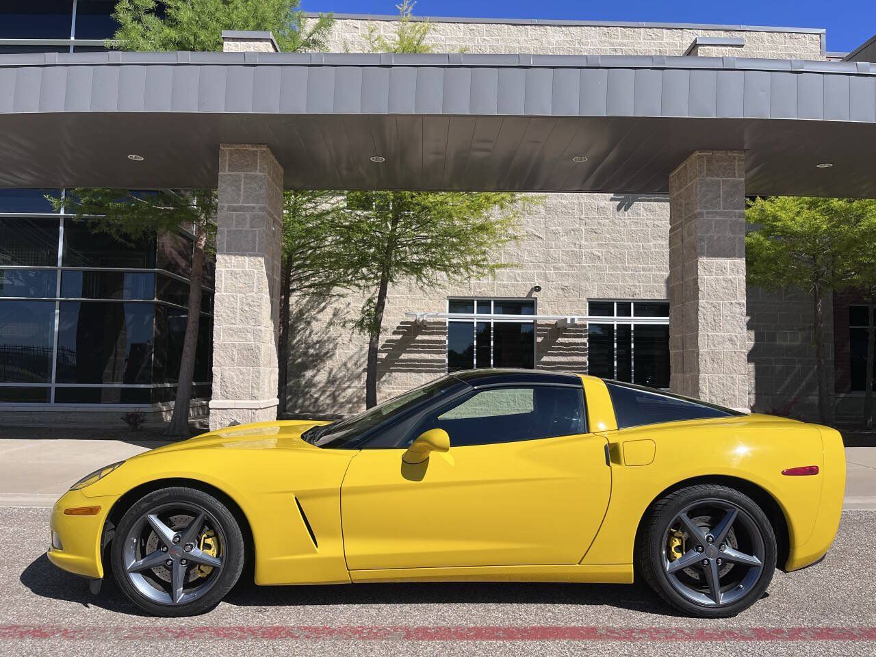 Used 2012 Chevrolet Corvette Coupe w/ 4LT Preferred Equipment Group RWD image 1