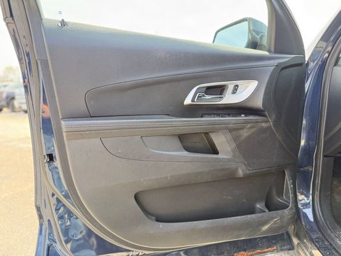 Used 2017 Chevrolet Equinox LT w/ Convenience Package image 12