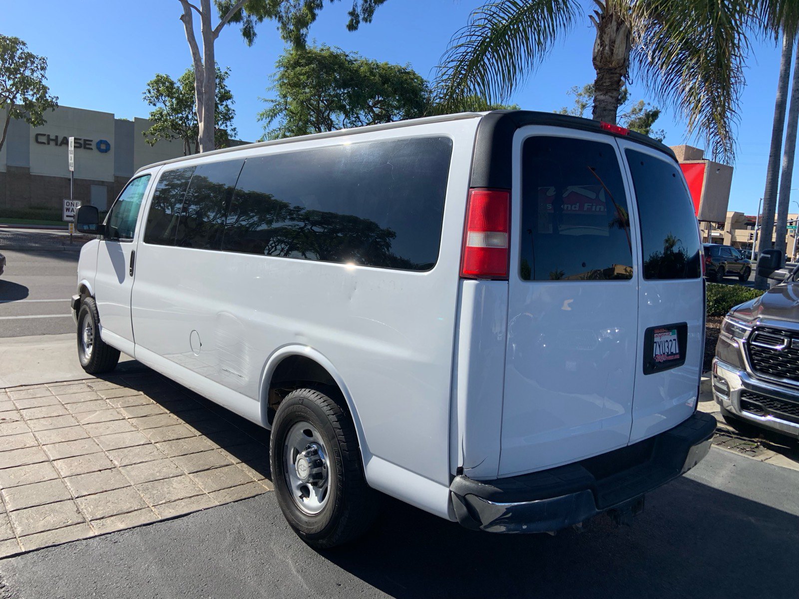 Used 2017 Chevrolet Express 3500 LT w/ LT Preferred Equipment Group RWD image 7