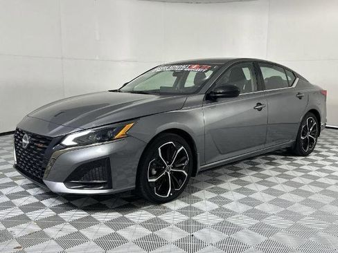 Certified 2024 Nissan Altima 2.5 SR w/ SR Premium Package FWD image 4