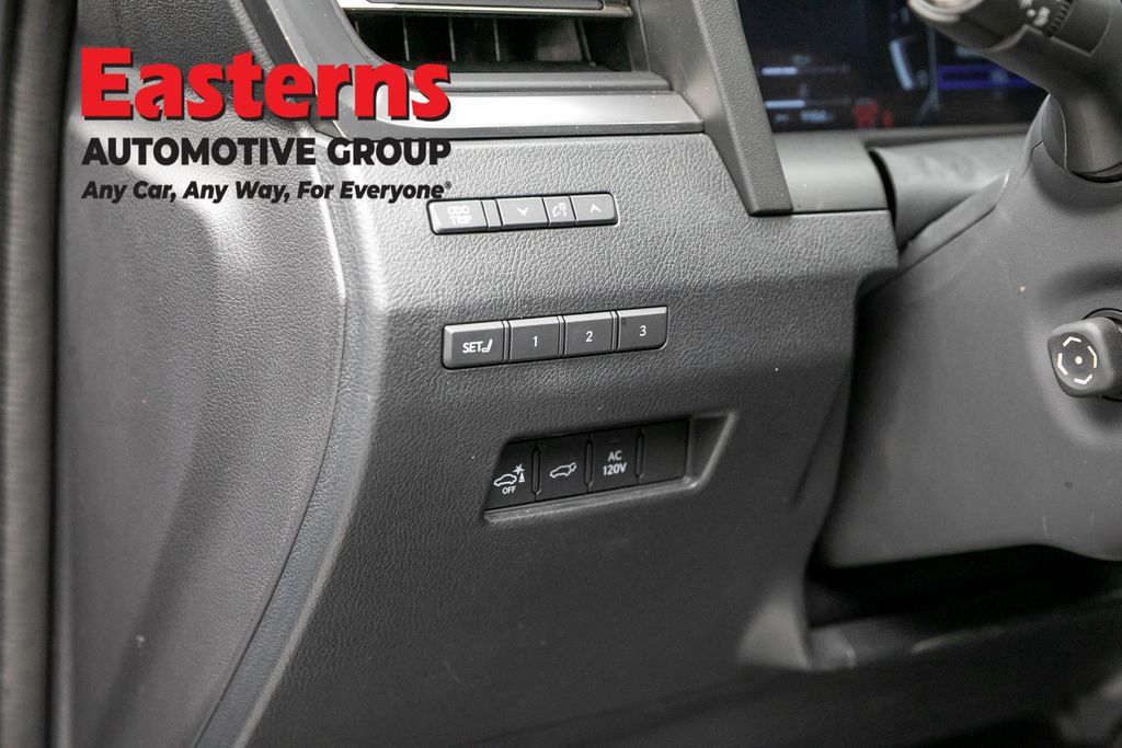 Used 2025 Lexus GX 550 w/ Accessory Package (2T) AWD/4WD image 25