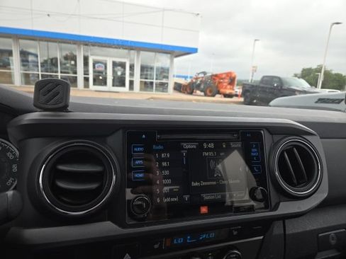 Used 2019 Toyota Tacoma TRD Off-Road AWD/4WD image 19