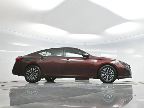 Used 2024 Nissan Altima 2.5 SV image 65