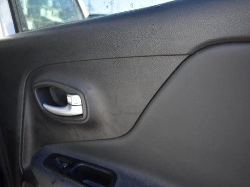 Used 2023 Jeep Renegade Limited image 25