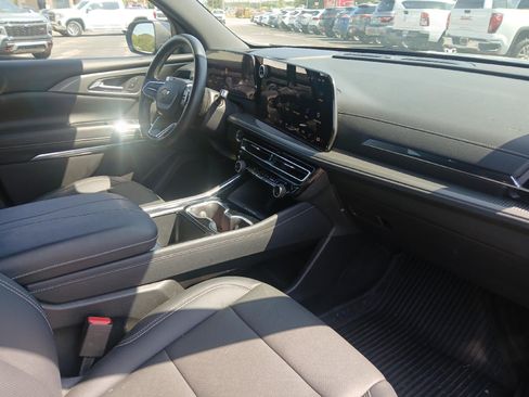 Used 2026 Chevrolet Traverse LT w/ Driver Confidence Package AWD/4WD image 23