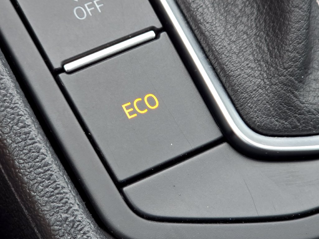 Used 2024 Volkswagen Jetta SE FWD image 11