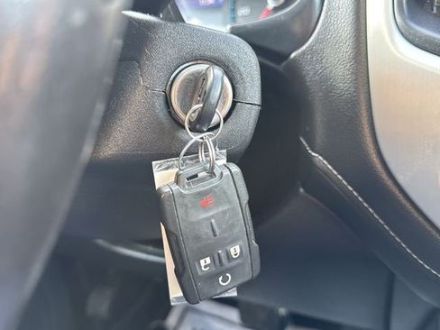 Certified 2020 GMC Canyon SLE w/ SLE Convenience Package image 15