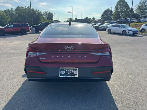 Used 2024 Hyundai Elantra SEL w/ Convenience Package FWD image 6