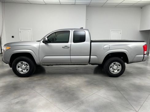 Used 2016 Toyota Tacoma SR RWD image 4