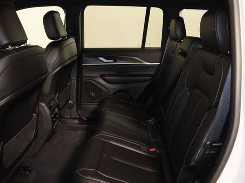 New 2025 Jeep Grand Cherokee Limited image 17