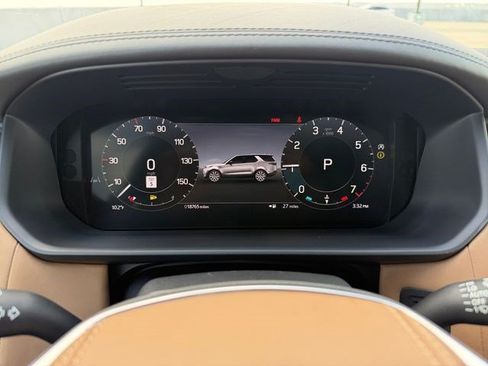 Certified 2024 Land Rover Discovery Metropolitan Edition AWD/4WD image 14