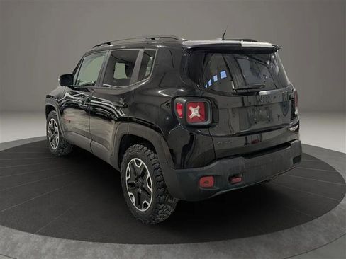 Used 2017 Jeep Renegade Trailhawk image 3