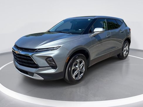 Used 2025 Chevrolet Blazer LT AWD/4WD image 3