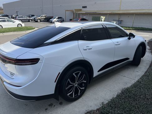 Used 2023 Toyota Crown Limited image 10