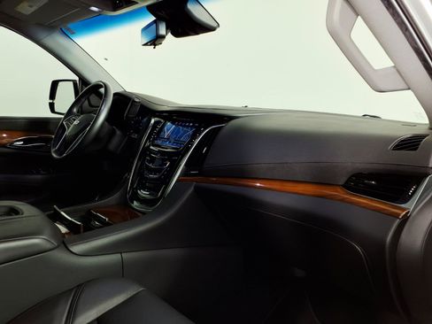 Used 2020 Cadillac Escalade Luxury RWD image 10