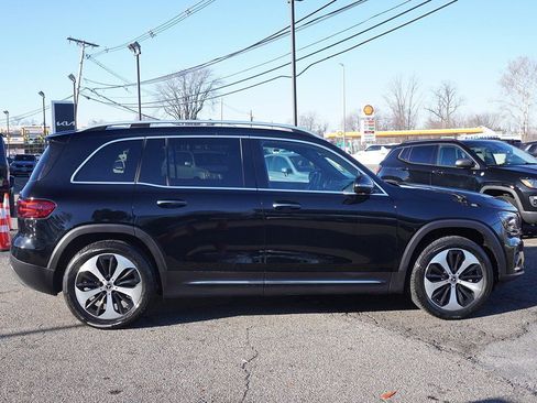 Used 2025 Mercedes-Benz GLB 250 4MATIC image 16