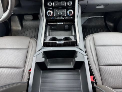 Used 2023 GMC Yukon XL Denali w/ Advanced Technology Package AWD/4WD image 17
