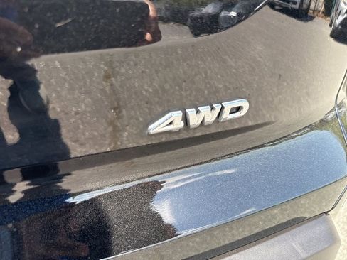 Used 2024 Nissan Pathfinder S image 26