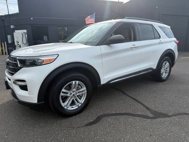 Certified 2022 Ford Explorer XLT w/ Equipment Group 202A AWD/4WD image 1