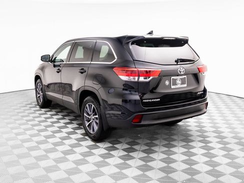 Used 2019 Toyota Highlander SE image 5