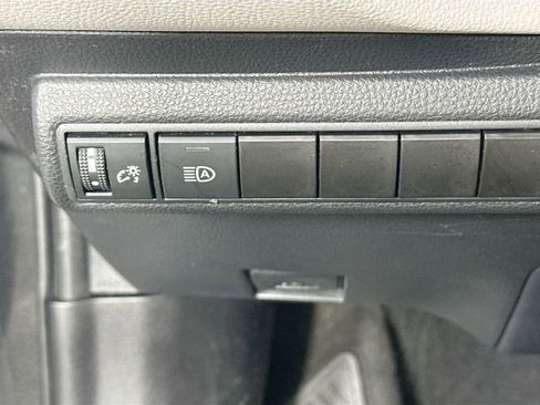 Used 2021 Toyota Corolla LE FWD image 21