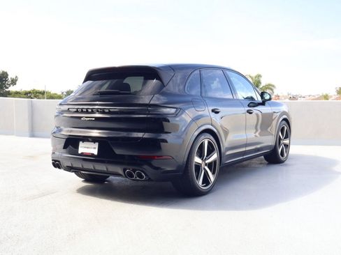 New 2026 Porsche Cayenne E-Hybrid AWD/4WD image 9
