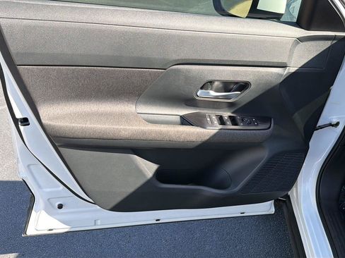 Used 2025 Nissan Kicks SV FWD image 16
