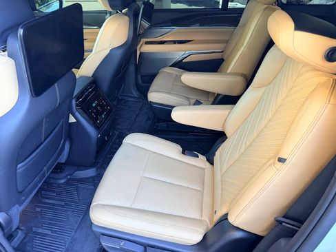 Used 2025 Cadillac Escalade IQ Luxury 2 AWD/4WD image 21