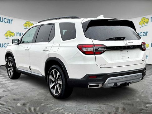 New 2025 Honda Pilot Touring image 5