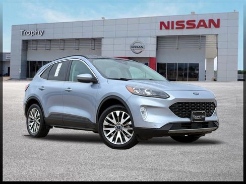 Used 2022 Ford Escape Titanium w/ Class II Trailer Tow Package AWD/4WD image 1