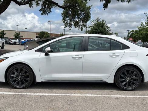 Certified 2025 Toyota Corolla SE w/ SE Premium Package FWD image 6