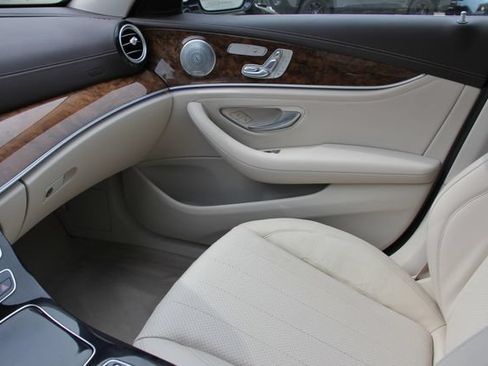 Used 2017 Mercedes-Benz E 300 4MATIC image 31