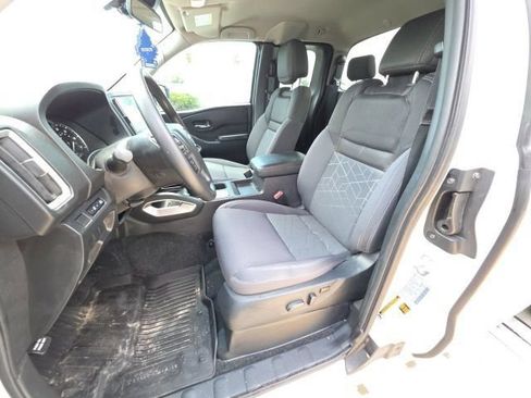 Used 2025 Nissan Frontier SV RWD image 14