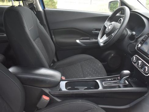 Used 2023 Nissan Kicks SV FWD image 2