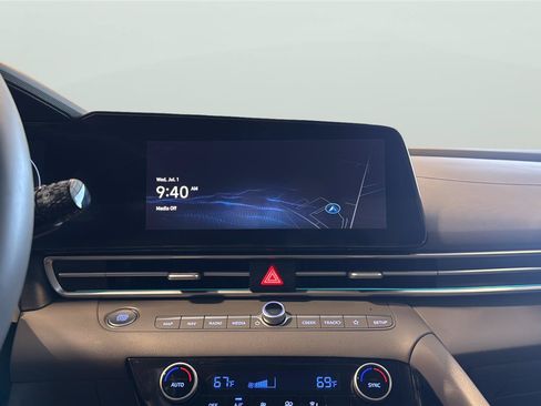 Used 2025 Hyundai Elantra SEL FWD image 19