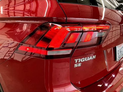 Used 2019 Volkswagen Tiguan SE w/ Panoramic Sunroof Package image 32