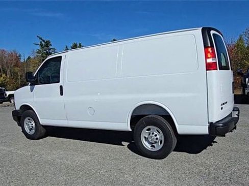 New 2025 Chevrolet Express 2500 w/ Enhanced Convenience Package image 6