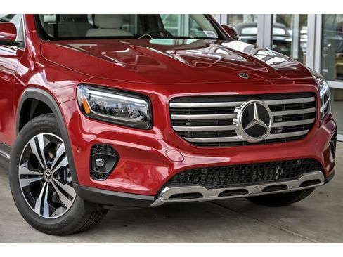 New 2026 Mercedes-Benz GLB 250 4MATIC image 2