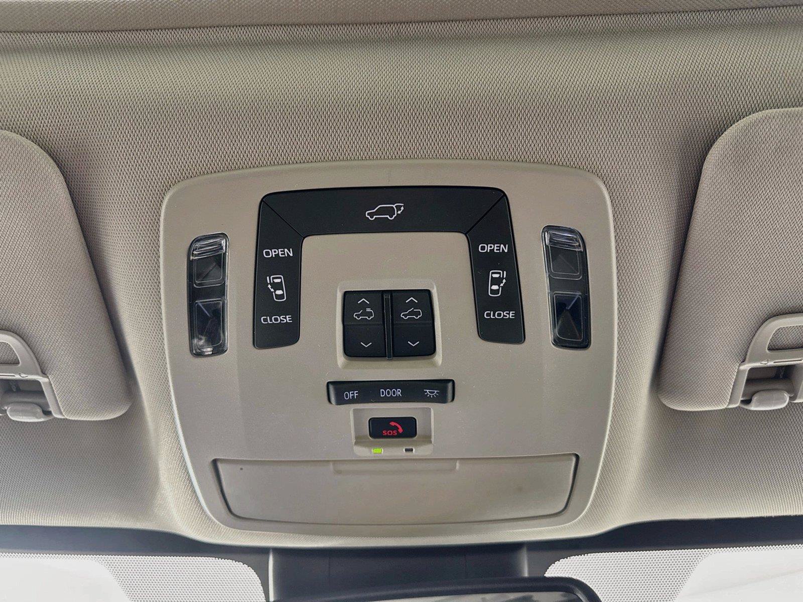 Certified 2025 Toyota Sienna XLE FWD image 23