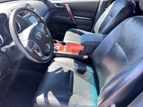 Used 2012 Toyota Highlander Limited w/ Tow Pkg AWD/4WD image 5