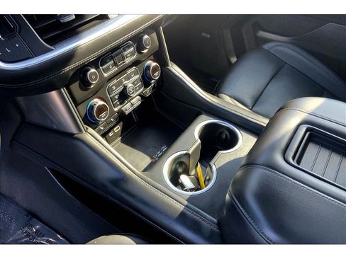 Used 2022 Chevrolet Suburban Z71 w/ Z71 Off-Road Package image 18