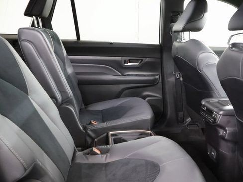 Used 2025 Toyota Grand Highlander AWD Hybrid image 28