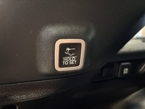 Used 2023 Jeep Grand Cherokee Altitude AWD/4WD image 20