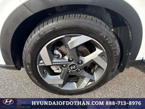 Certified 2022 Hyundai Venue Limited FWD image 19