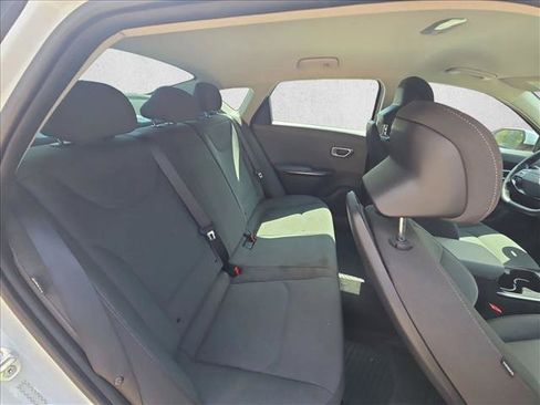 Used 2025 Kia K4 FWD image 17