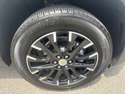 Used 2026 Chevrolet Traverse LT w/ Sun and Wheel Package FWD image 13
