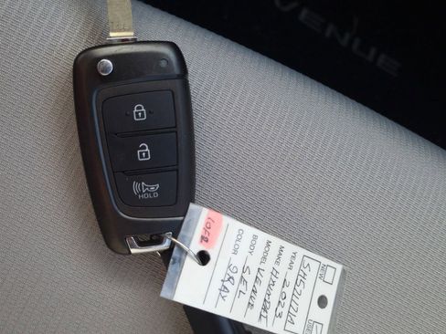 Used 2023 Hyundai Venue SEL image 15