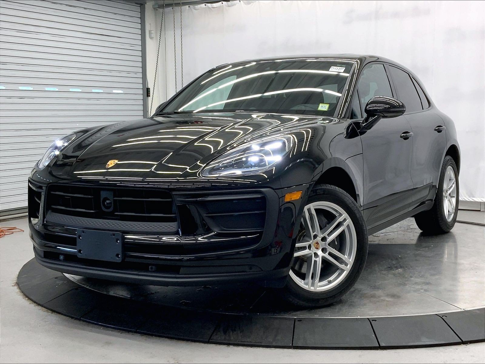 Certified 2023 Porsche Macan AWD/4WD image 1