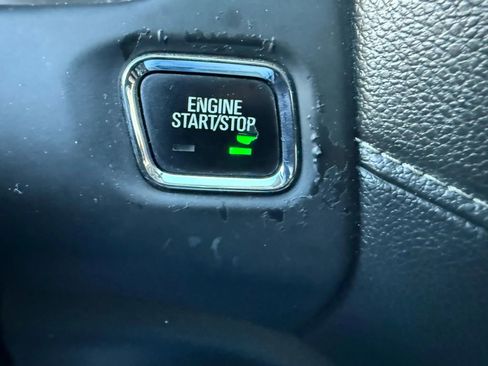 Used 2018 GMC Acadia SLT image 17